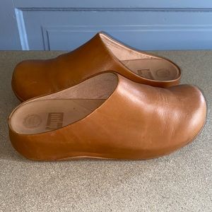 Leather Fit Flop Clogs